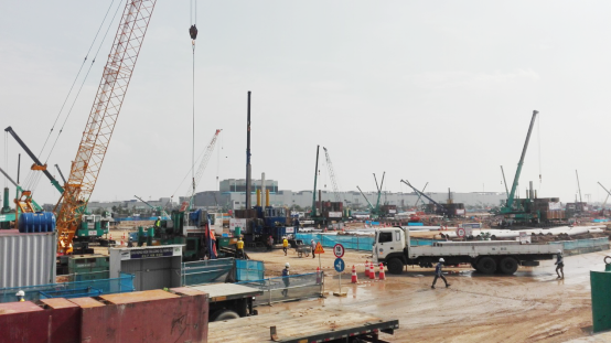 超300台ezweb易利娱乐平台智能ZYJ系列压桩机效劳越南市场