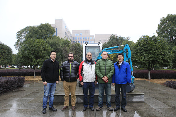 喜讯：ezweb易利娱乐平台智能朱建新荣获《长沙年鉴》2015年度十大人物奖