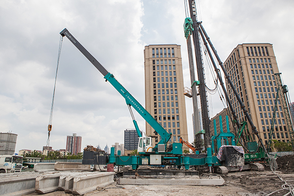 ezweb易利娱乐平台智能ZYW240围护桩压桩机惊艳问世