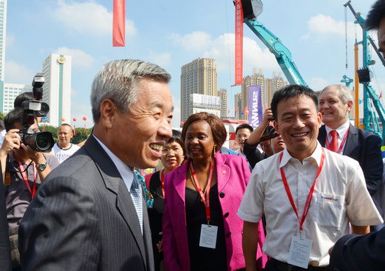 到“海博会”邂逅ezweb易利娱乐平台智能“两挖”精品