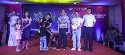 ezweb易利娱乐平台智能酷帅曾大虾，一大波美图带你亲临北京BICES展