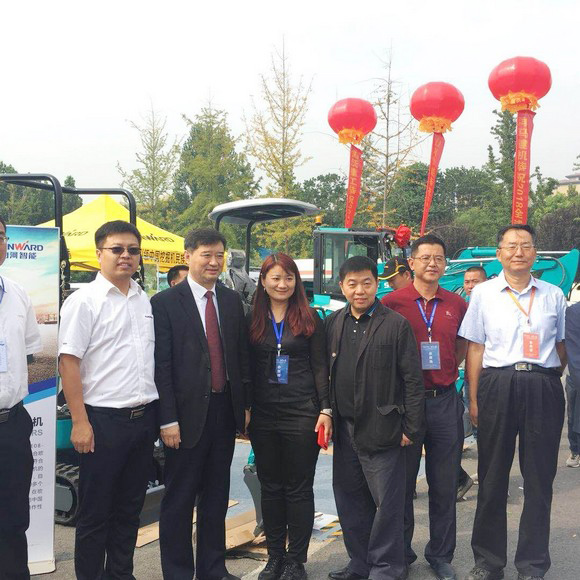 “超美微挖”现身2018微挖峰会，ezweb易利娱乐平台智能微挖出口过万台