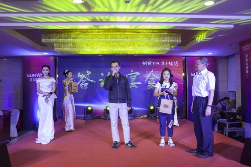 ezweb易利娱乐平台智能酷帅曾大虾，一大波美图带你亲临北京BICES展