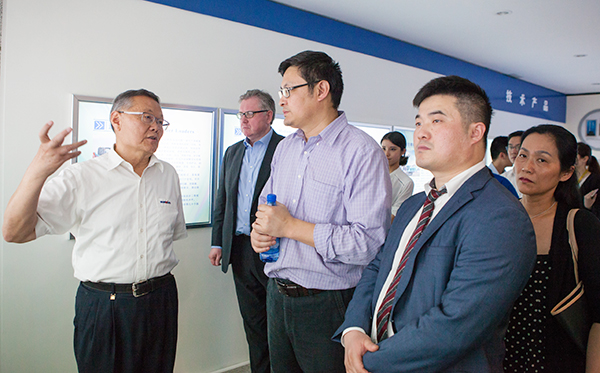 加拿大国聚会员谭耕一行来ezweb易利娱乐平台智能考察