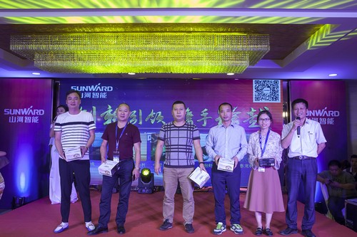 ezweb易利娱乐平台智能酷帅曾大虾，一大波美图带你亲临北京BICES展