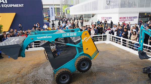 不平来战！ezweb易利娱乐平台智能展台有大礼等你拿