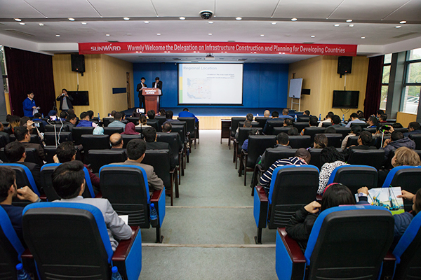 “一带一起”国家代表团到访ezweb易利娱乐平台智能，感受“大开眼界”