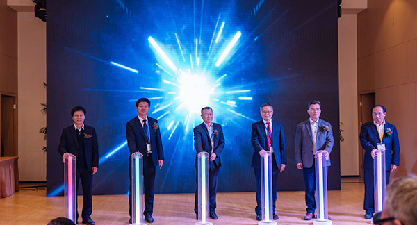 首日签单2.6亿元，ezweb易利娱乐平台智能立异产品引爆上海宝马展