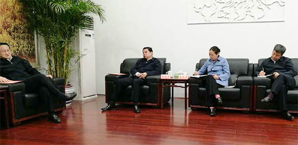 湖南省委常委、长沙市委书记易炼红专项会见中铁ezweb易利娱乐平台董事长何清华一行