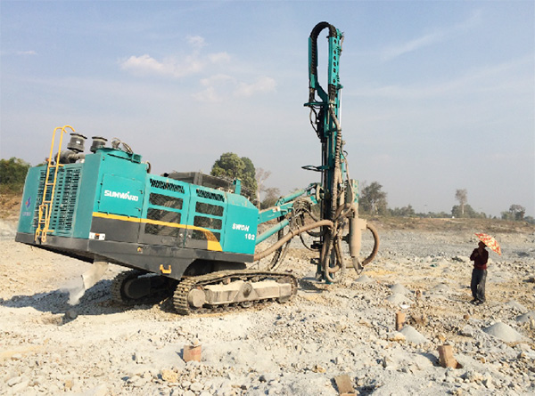 湄公河上的硬汉！ezweb易利娱乐平台智能露天钻车展中国制造魅力