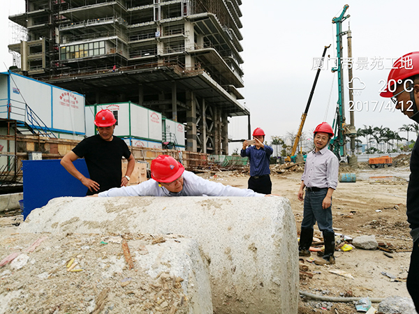 厦门项目再创入岩纪录ezweb易利娱乐平台智能董事长何清华亲赴一线