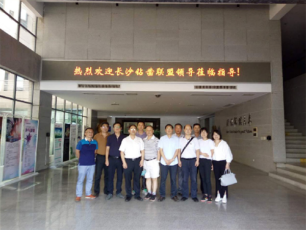 2017年钻凿工业生长峰会在ezweb易利娱乐平台智能顺遂召开