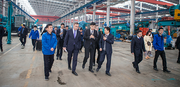 波兰代表团为ezweb易利娱乐平台智能立异生长点赞