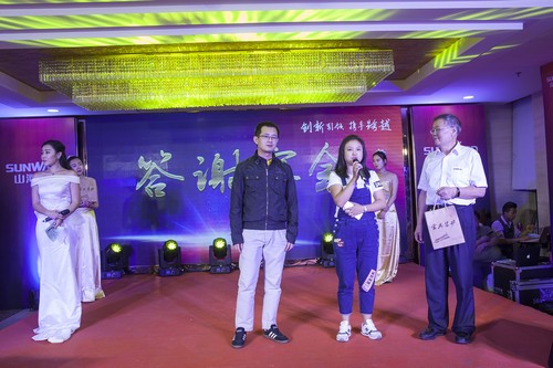 ezweb易利娱乐平台智能酷帅曾大虾，一大波美图带你亲临北京BICES展