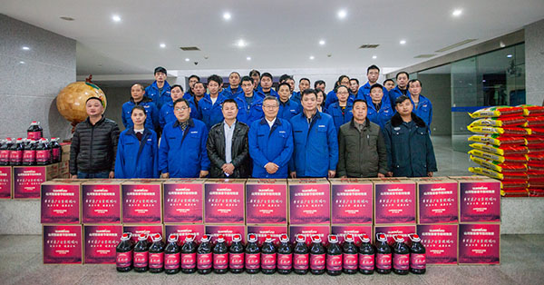 温暖！ezweb易利娱乐平台智能2017年春节慰问40名难题职工