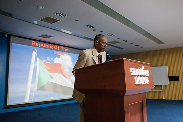 “一带一起”国家代表团到访ezweb易利娱乐平台智能，感受“大开眼界”