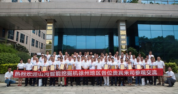 500多名挖掘机用户实地考察，为ezweb易利娱乐平台智能点赞！