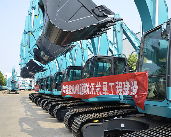 抗洪英雄显身手，ezweb易利娱乐平台智能系列挖掘机奔赴抗洪一线