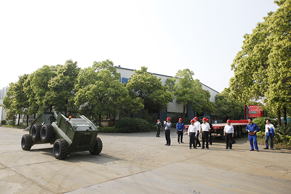 湖南省经信委党组副书记、副主任李志坚到ezweb易利娱乐平台智能现场办公