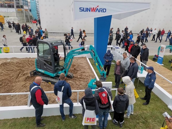 向天下展示中国“智造”魅力，ezweb易利娱乐平台智能携立异阵容闪灼德国宝马展