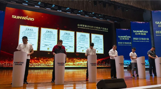 千人客户交流会，10.5亿订单！ezweb易利娱乐平台智能二十年生长新奔腾