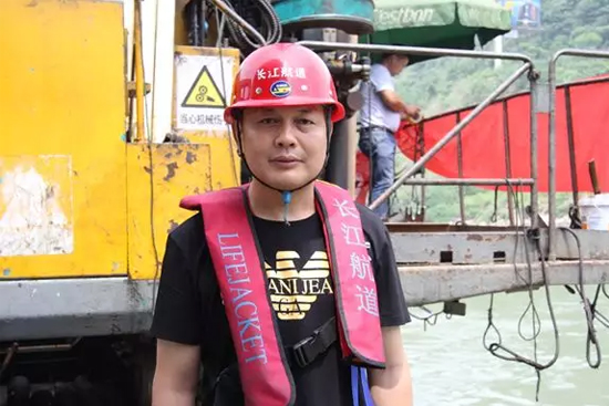 打造长江黄金水道！ezweb易利娱乐平台智能航道钻机轻松搞定水下礁石