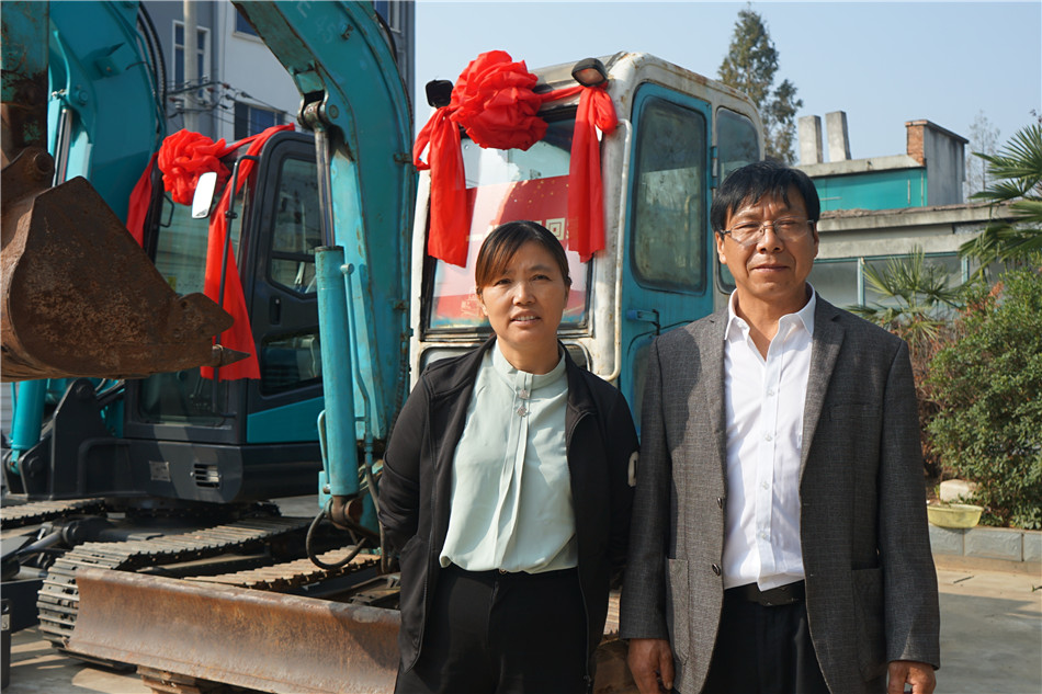 服役15年，凌驾20000小时！元老级挖机接“回家”！