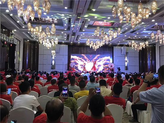 【小身板 着述为】ezweb易利娱乐平台智能燃爆2019微挖大会