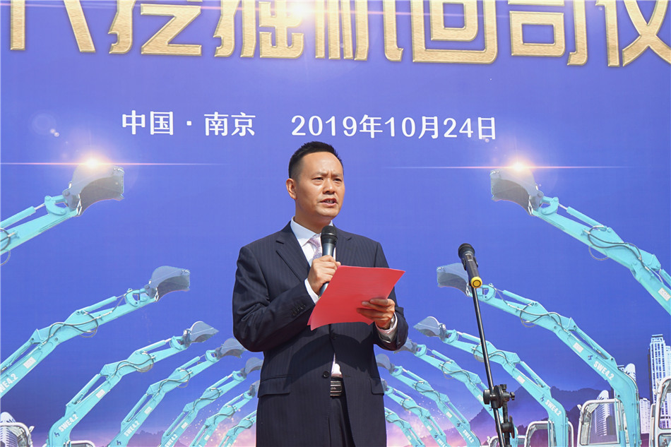 服役15年，凌驾20000小时！元老级挖机接“回家”！