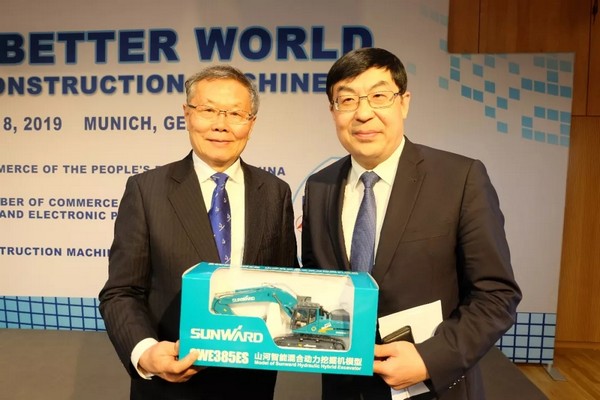 “三个率先”展示ezweb易利娱乐平台挖掘机欧洲生长历程