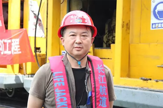 打造长江黄金水道！ezweb易利娱乐平台智能航道钻机轻松搞定水下礁石