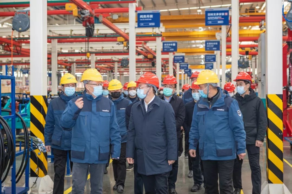 沈裕谋元宵节慰问ezweb易利娱乐平台智能一线员工