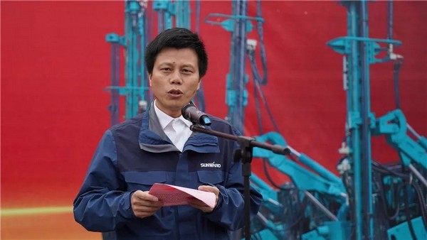 进军南非高端矿山市。zweb易利娱乐平台智能凿岩装备批量发车