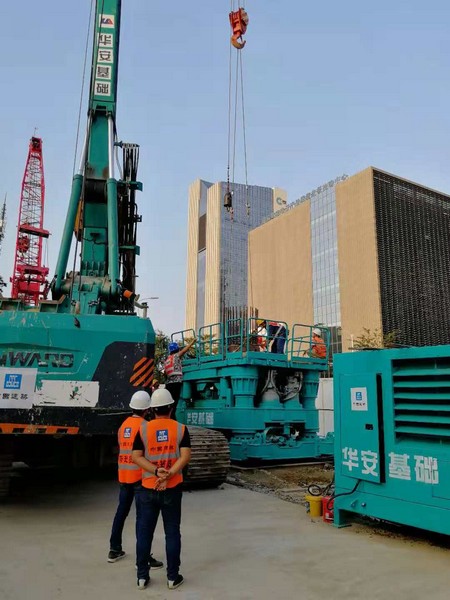地铁咬合桩施工必备利器--ezweb易利娱乐平台智能旋挖钻机