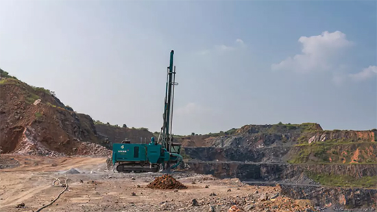 一台顶三台 ezweb易利娱乐平台智能潜孔钻机真好用