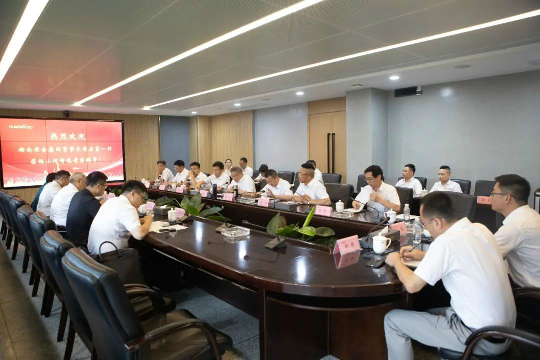 湖南黄金集团董事长黄启富一行考察ezweb易利娱乐平台智能