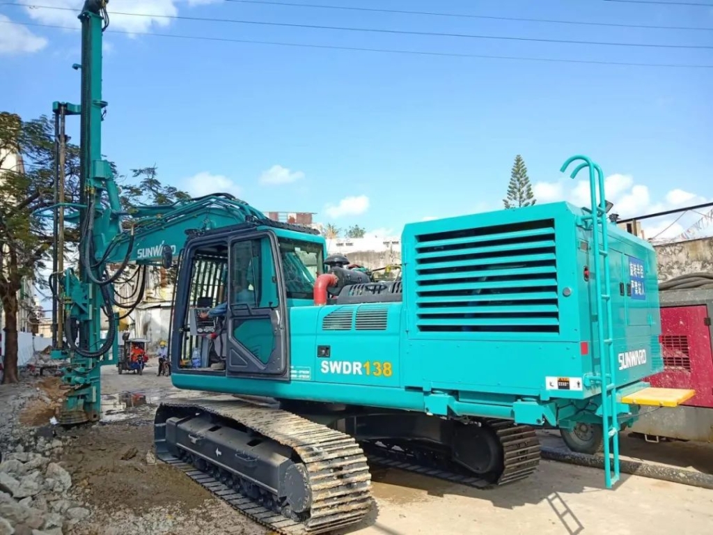 ezweb易利娱乐平台钻机深圳闹市显身手