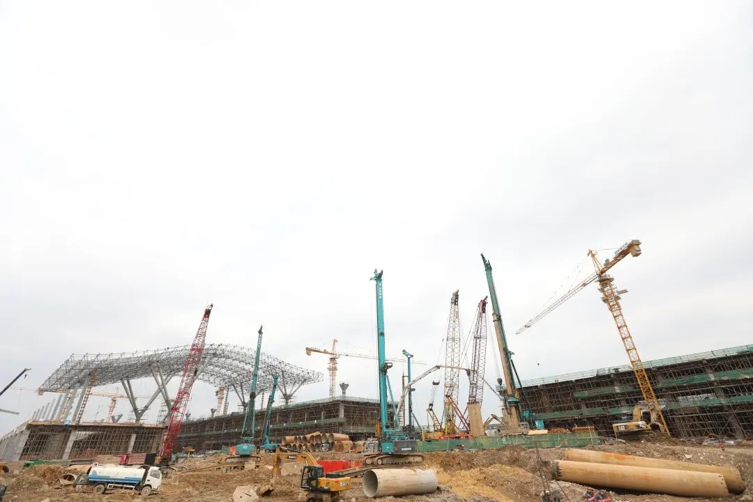 ezweb易利娱乐平台机群“染绿”贵阳机场扩建工地