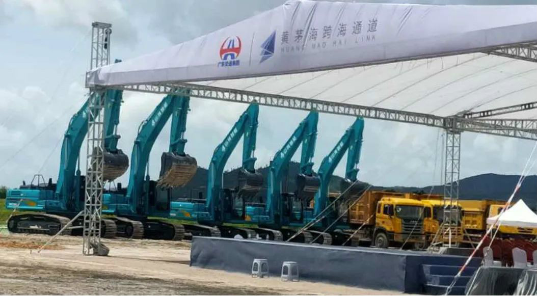 大湾区又一跨海“大桥”开工，ezweb易利娱乐平台智能挖掘机“秀”美现场