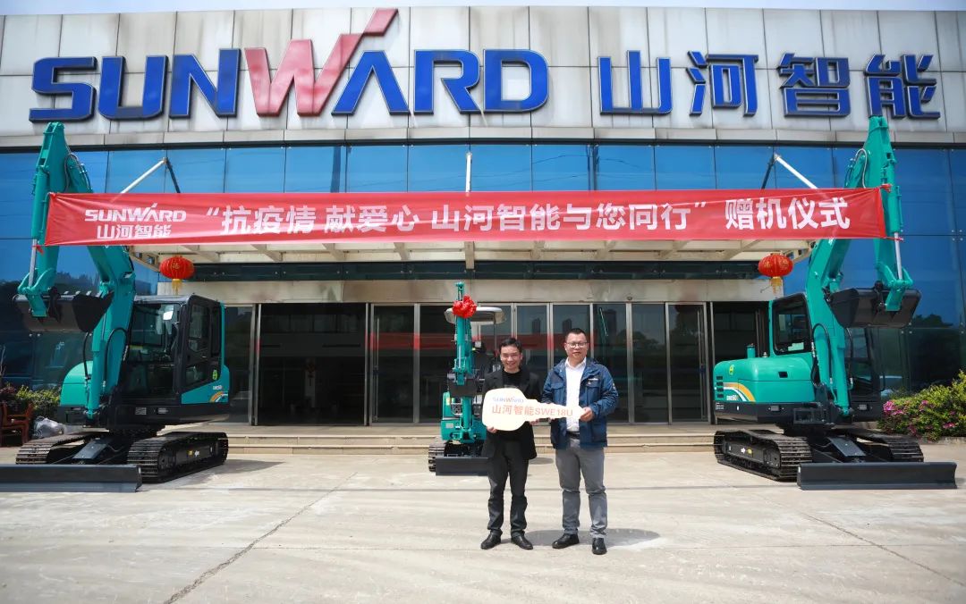 赠机仪式如约而至，ezweb易利娱乐平台智能与您偕行