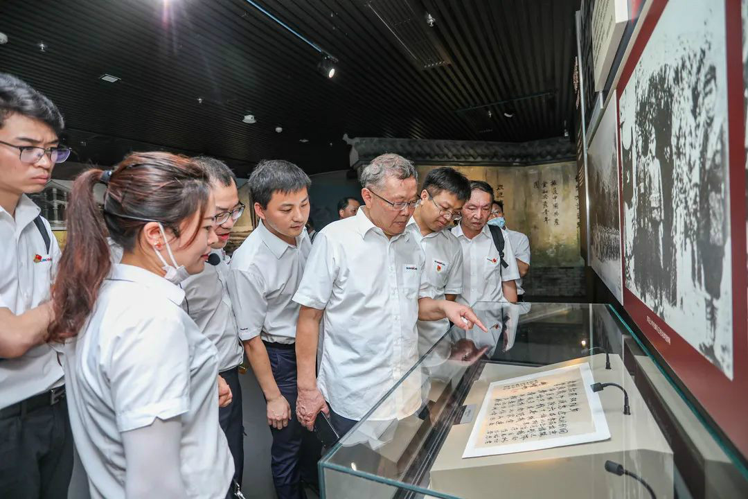 公正正直出清风正气，清廉自律塑优异形象——ezweb易利娱乐平台智能开展中高层干部清廉教育活动