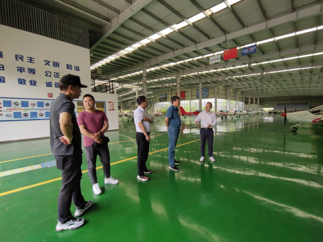 呼伦贝尔城投集团董事长柴冠辉率团考察ezweb易利娱乐平台科技