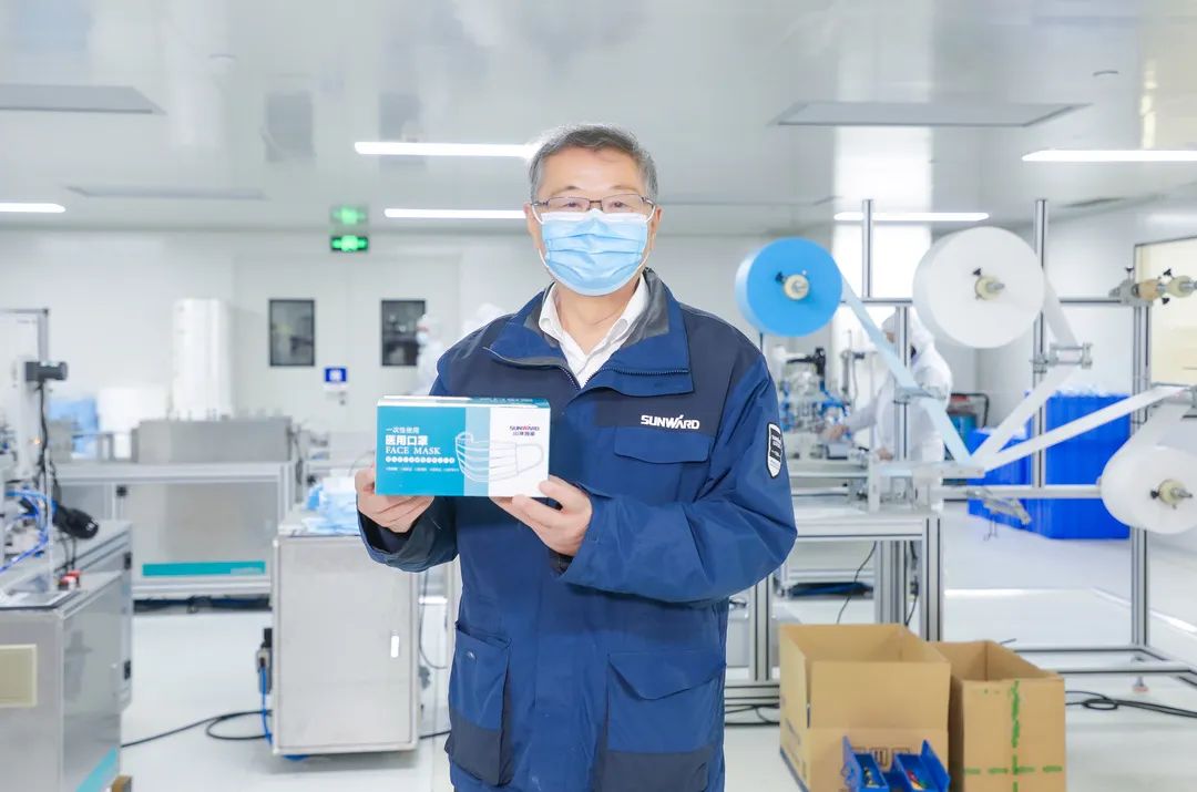 董事长启封ezweb易利娱乐平台智能第一个制品口罩