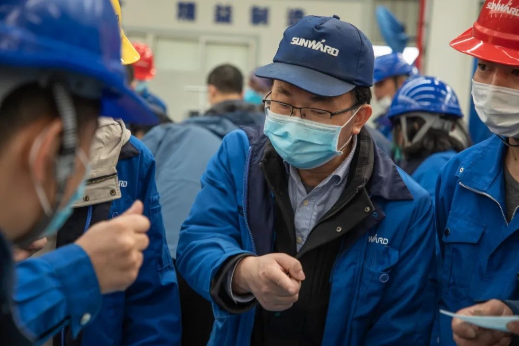 ezweb易利娱乐平台智能首台口罩机交付客户