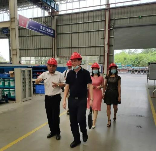 东莞客人考察ezweb易利娱乐平台智能高空作业装备