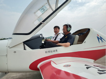 呼伦贝尔城投集团董事长柴冠辉率团考察ezweb易利娱乐平台科技