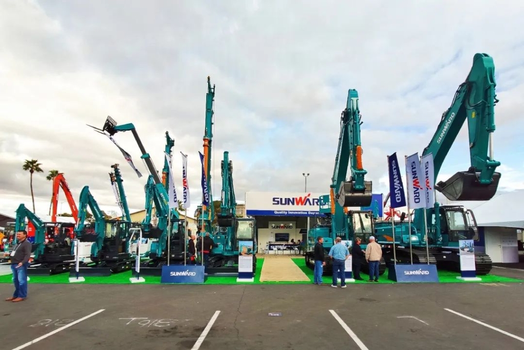 ezweb易利娱乐平台智能全新亮相美国工程机械展