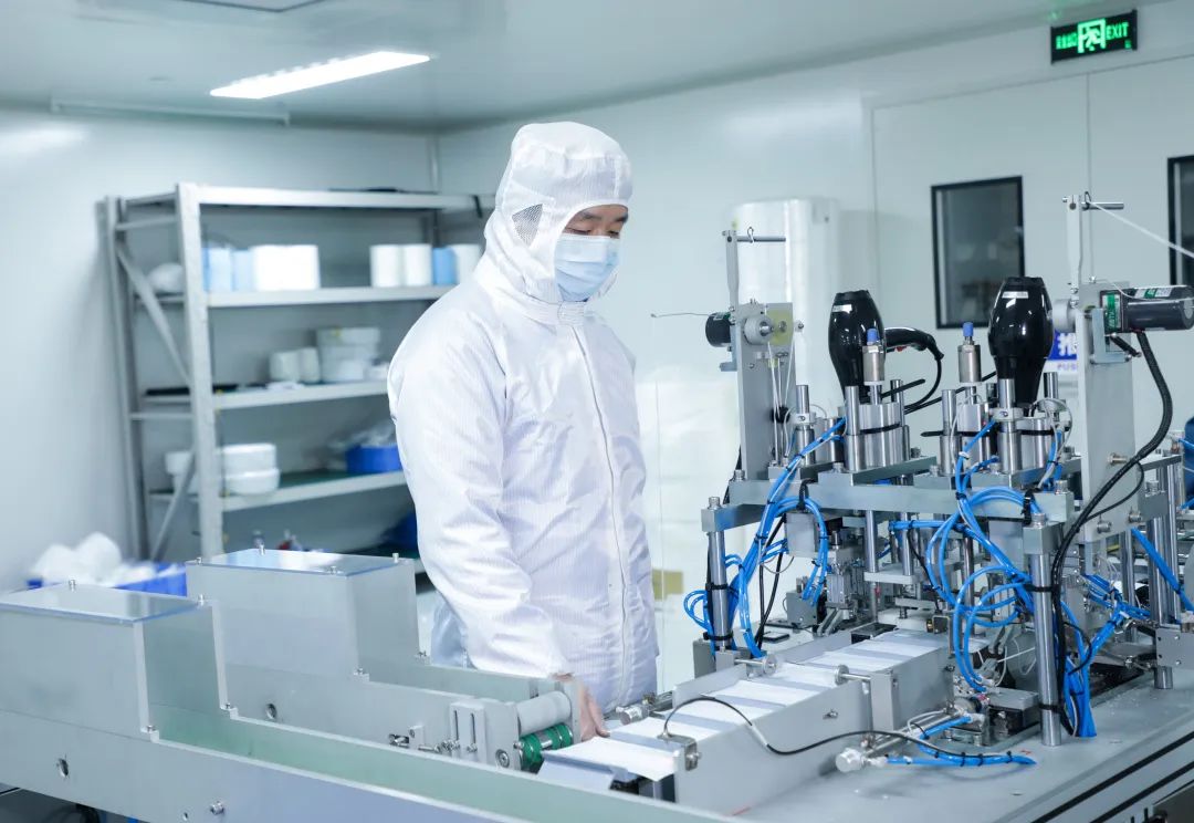 董事长启封ezweb易利娱乐平台智能第一个制品口罩