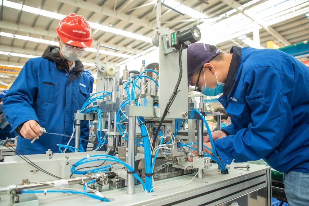 ezweb易利娱乐平台智能首批2万个口罩援助外洋