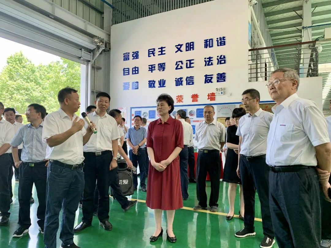 省委常委、统战部部长黄兰香考察调研ezweb易利娱乐平台科技